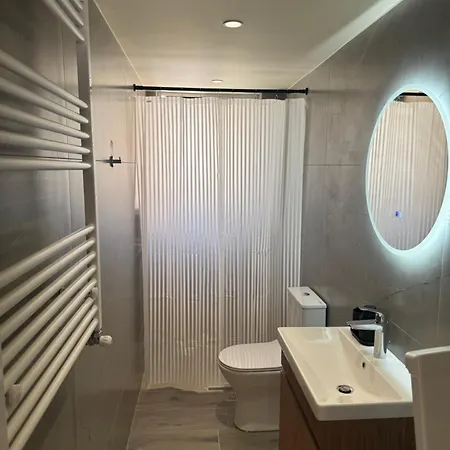 Bright With Court Yard And Swimming Pool * חאניה